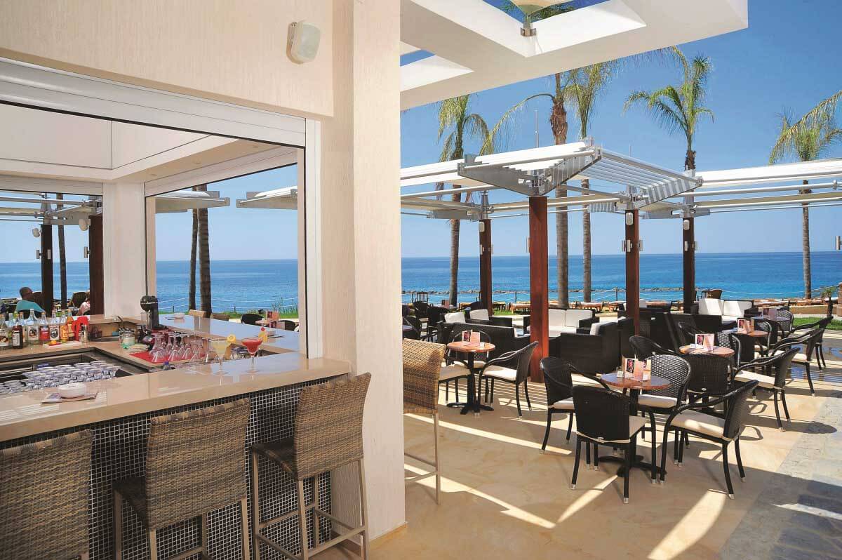 alexander hotel beach bar