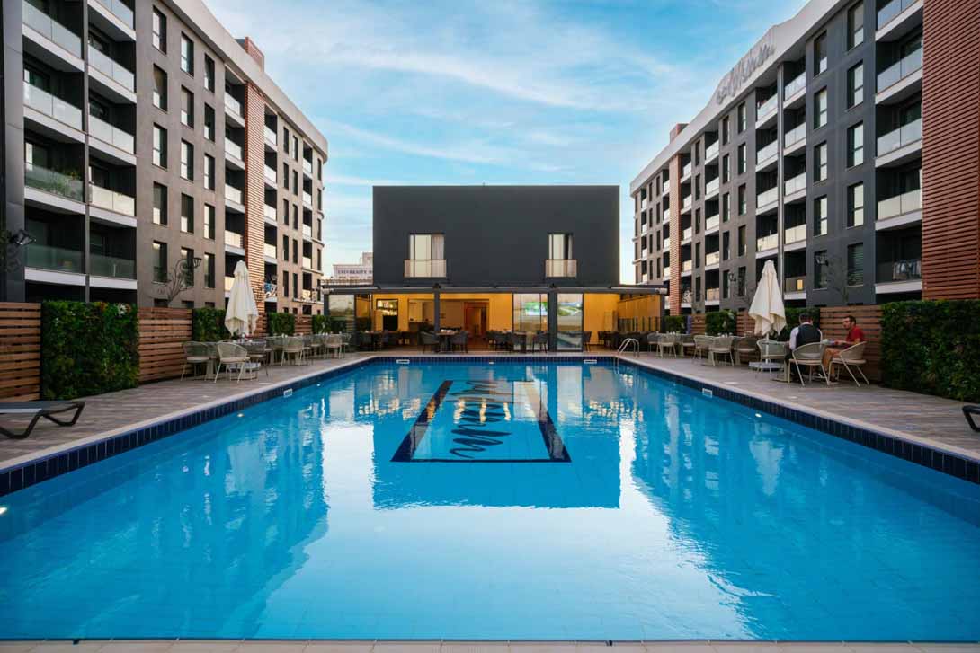 25 caddeminn hotel pool view