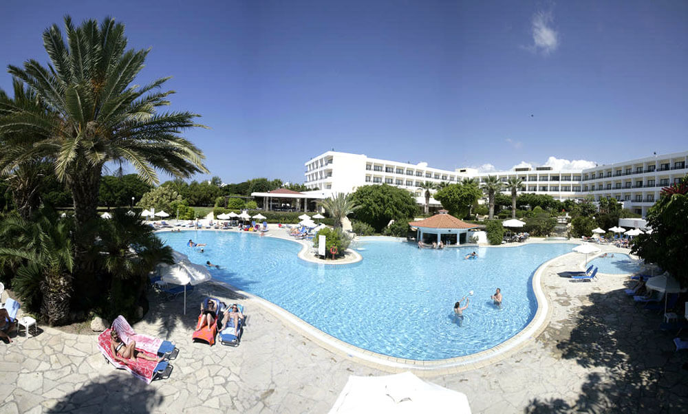 avanti hotel paphos outdoor pool