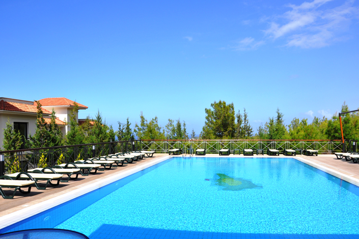 korineum-golf-outdoor-pool-north-cyprus
