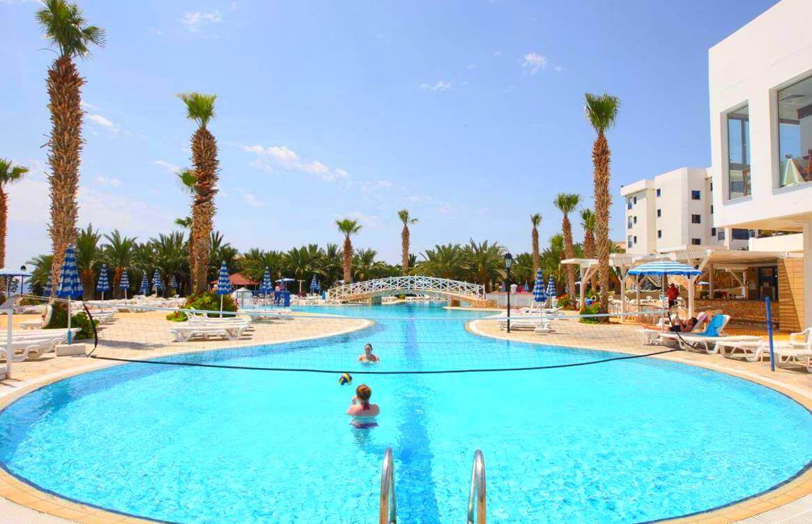 3-ascos-coral-beach-hotel-swimming-pool