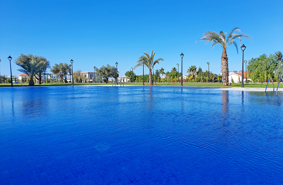 3 mc palace outdoor pool
