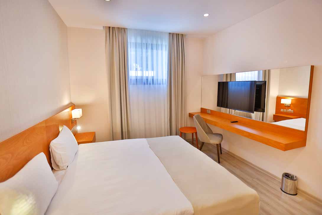 2 caddeminn master bed room famagusta