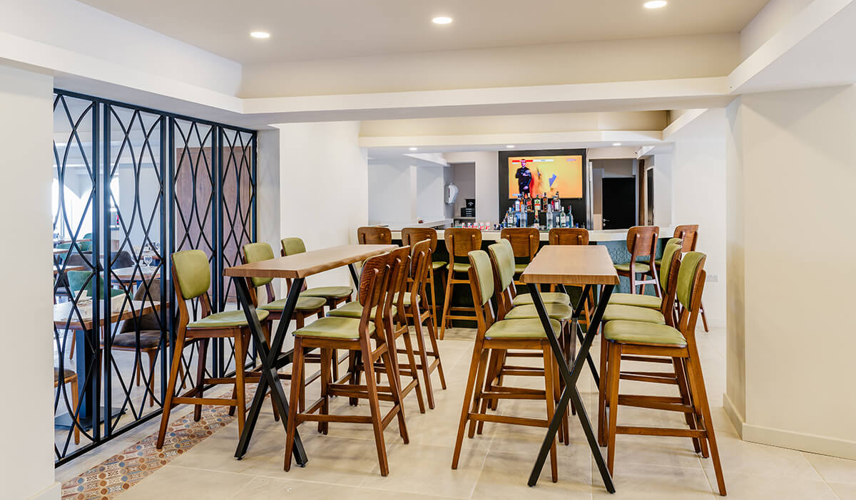 11 olivia palm hotel lobby bar