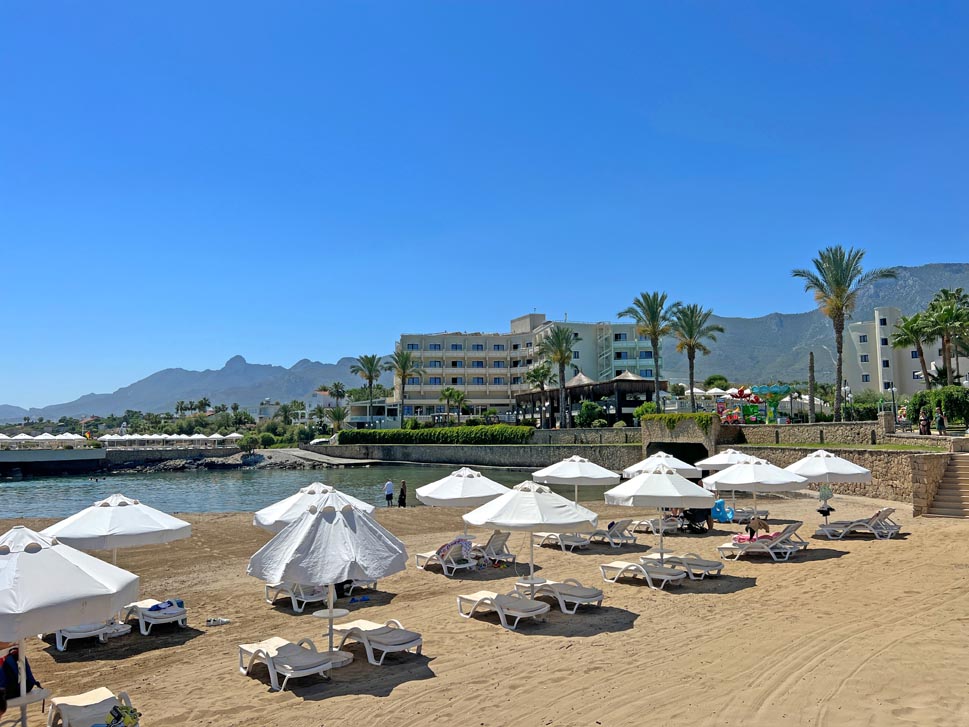 vuni palace beach sunbeds kyrenia