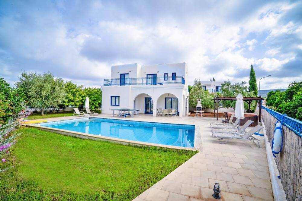 azzuro luxury holiday outdoor pool peyia