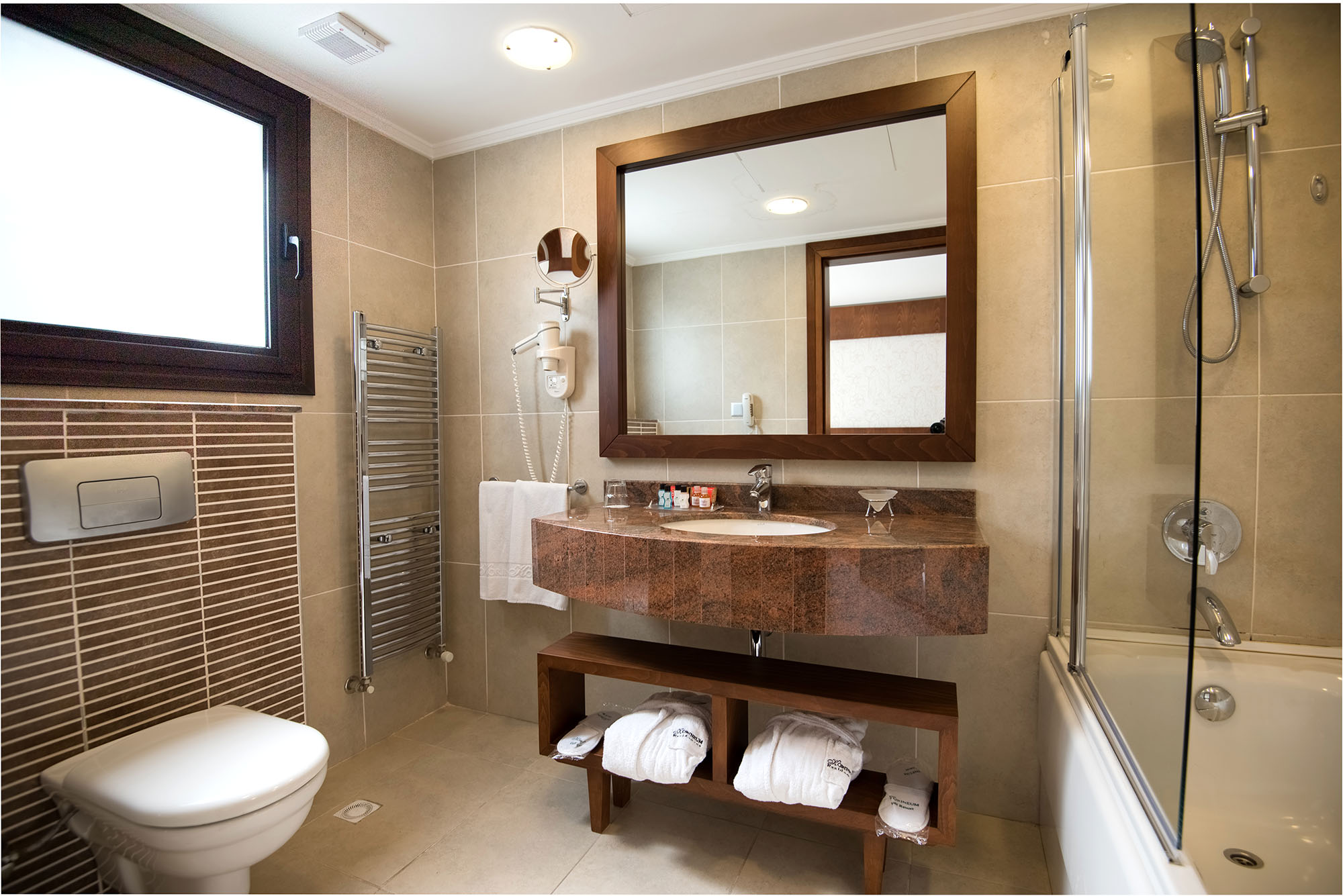 korineum golf residence bathroom