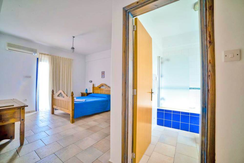 azzuro luxury holiday bedroom peyia