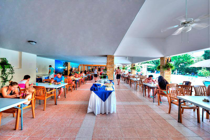 avlida hotel pool side restaurant