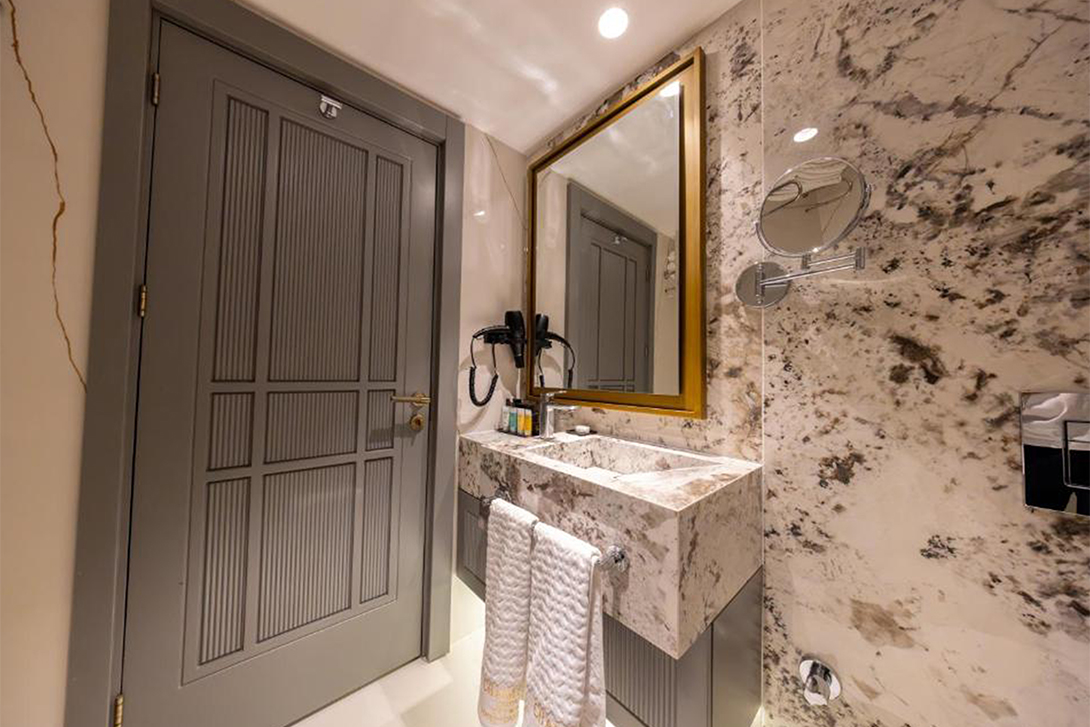 deluxe-bathroom-interior-chamada-girne-hotel