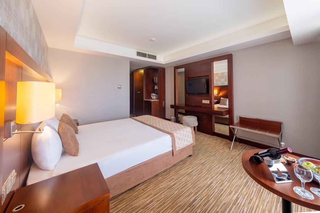 park hotel salamis bay conti