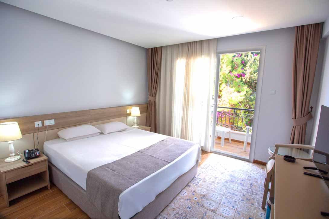 hotel double bed altinkaya kyrenia