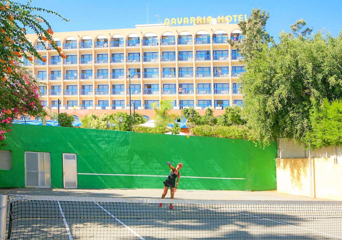 navarria hotel tennis court