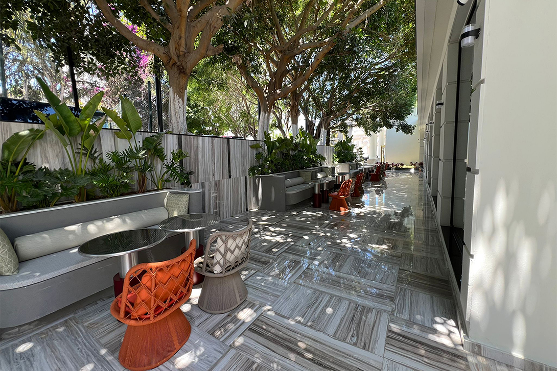 26-chamada-girne-restaurant-outdoor-lobby