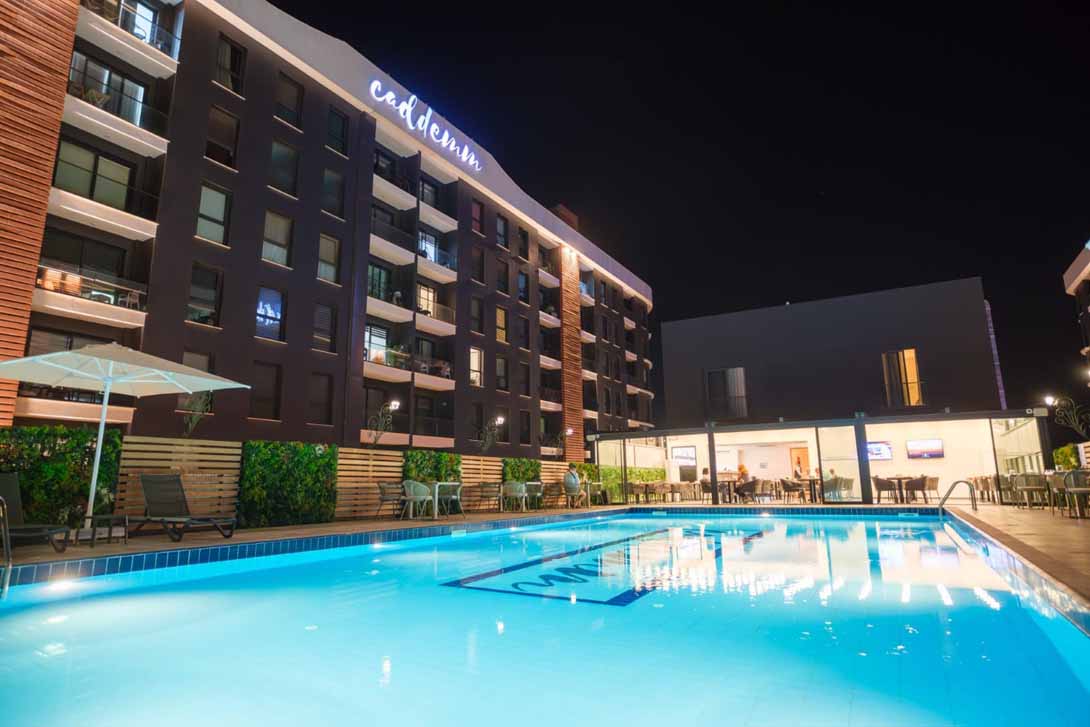 33 caddeminn pool side famagusta