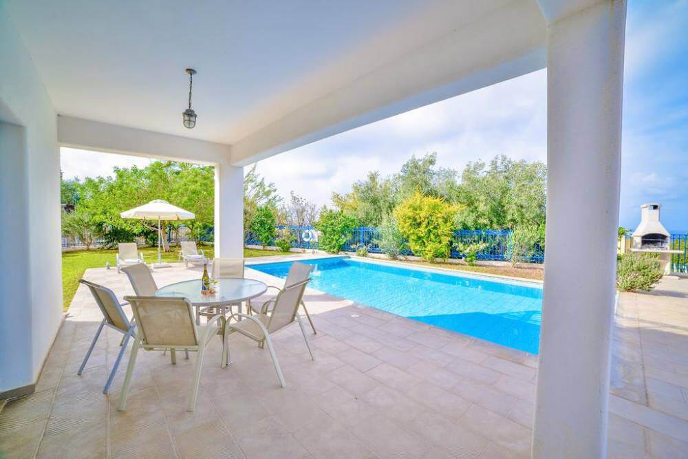 azzuro luxury holiday pool apartment bedroom
