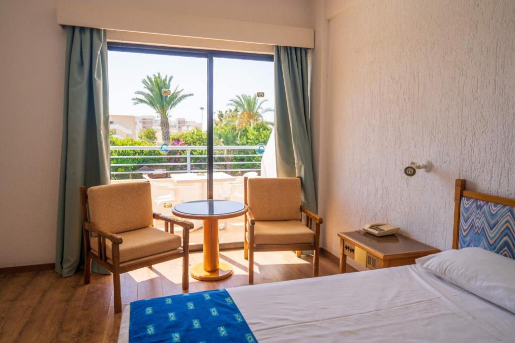 35 paphos gardens bedroom view cyprus