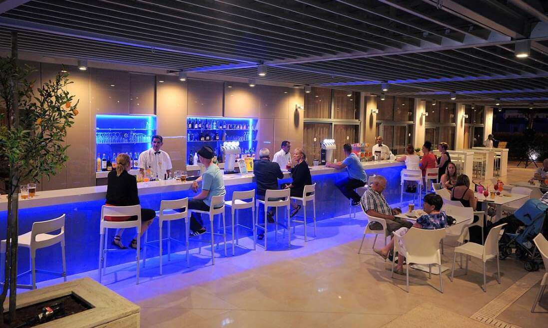 nestor hotel bar