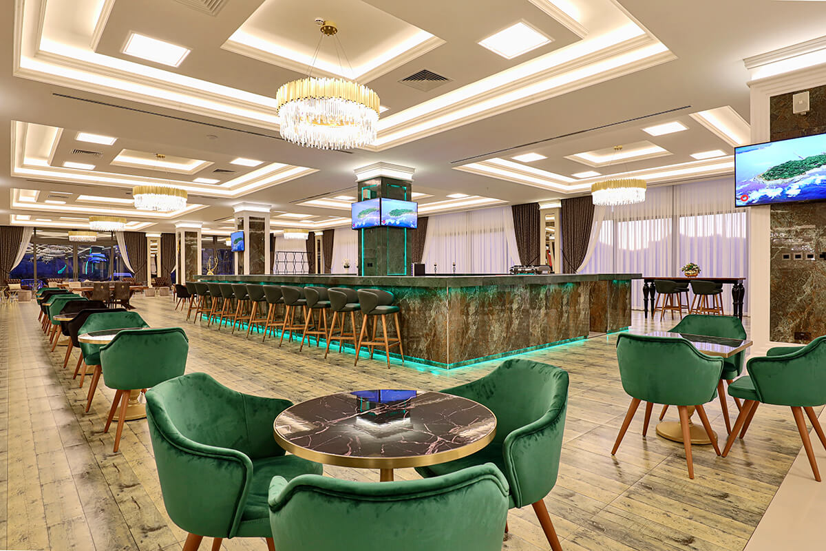 18 mc palace hotel english bar