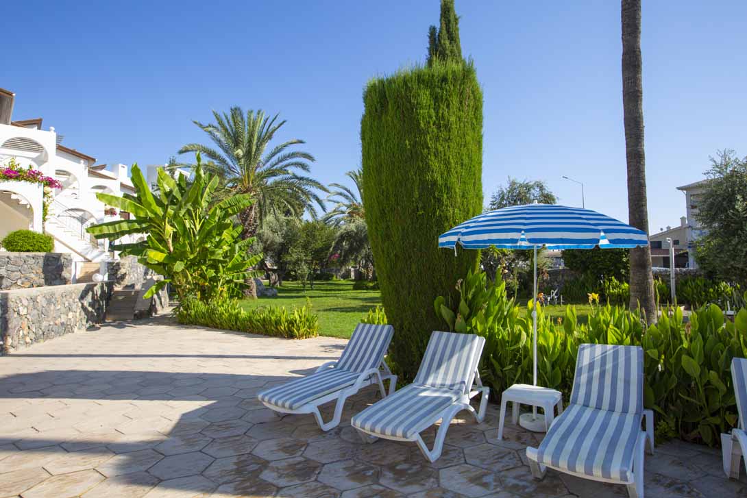 4 altinkaya hotel sunbed view kyrenia
