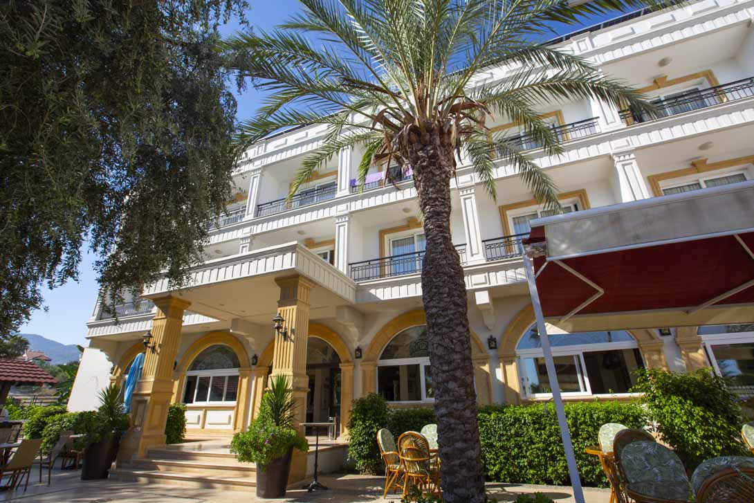 7 altinkaya hotel entrance with outdoor dining.jpg