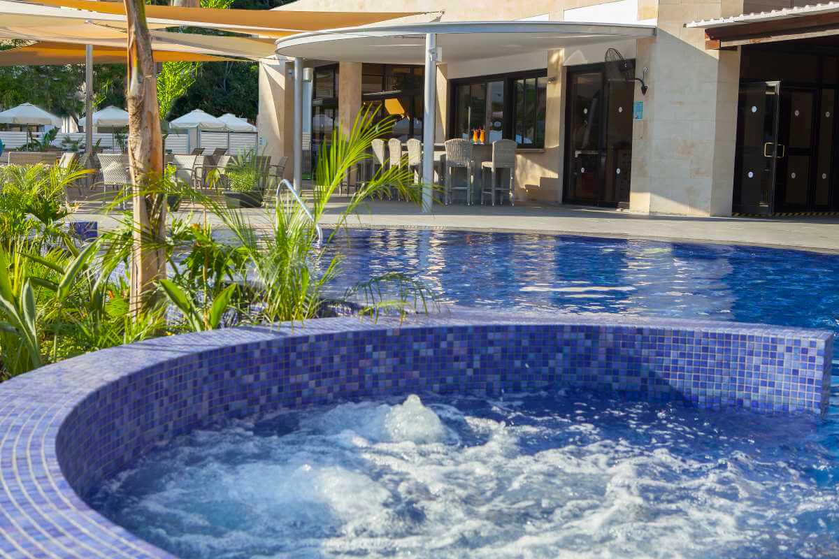 Kapetanios Odysseia Hotel pool Jaccuzi