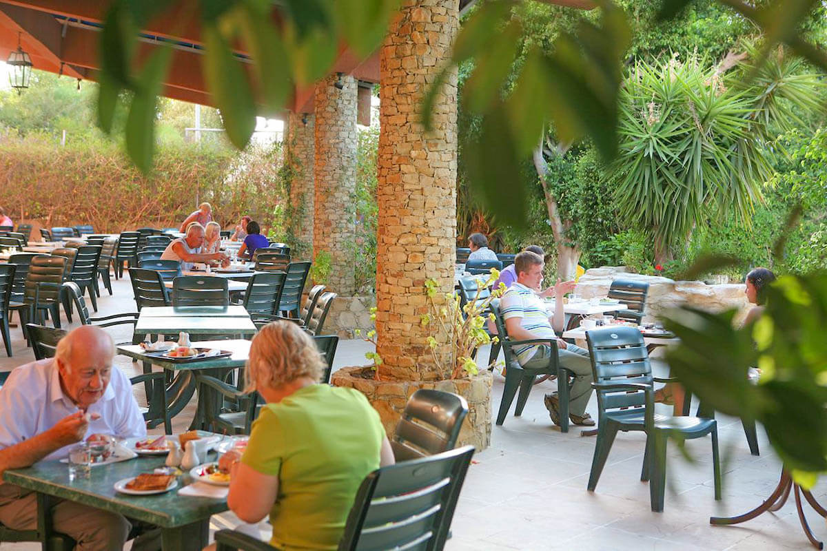 navarria hotel outdoor restaurant