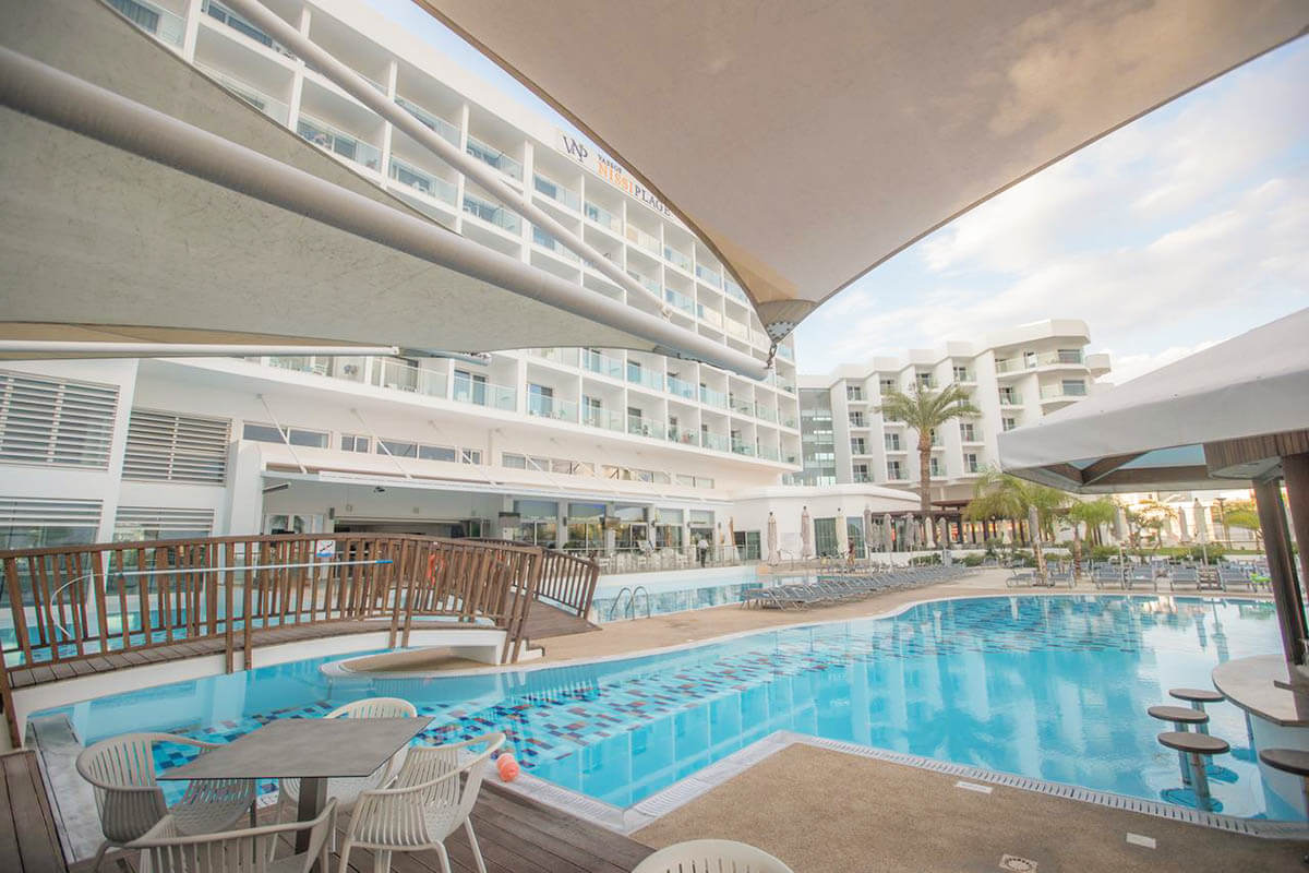 vassos nissi plage hotel pool side