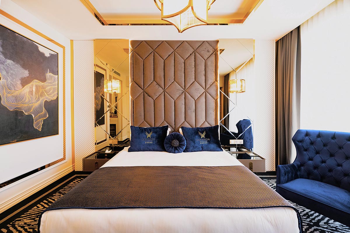 deluxe room double bed