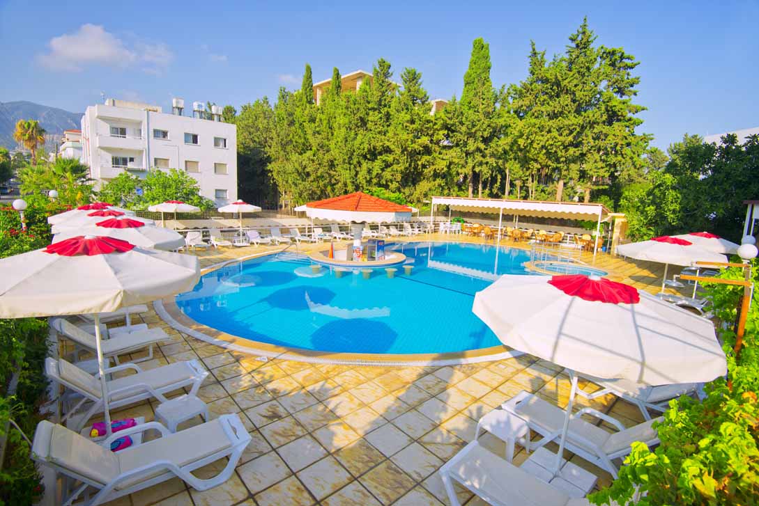 sammys outdoor pool view kyrenia