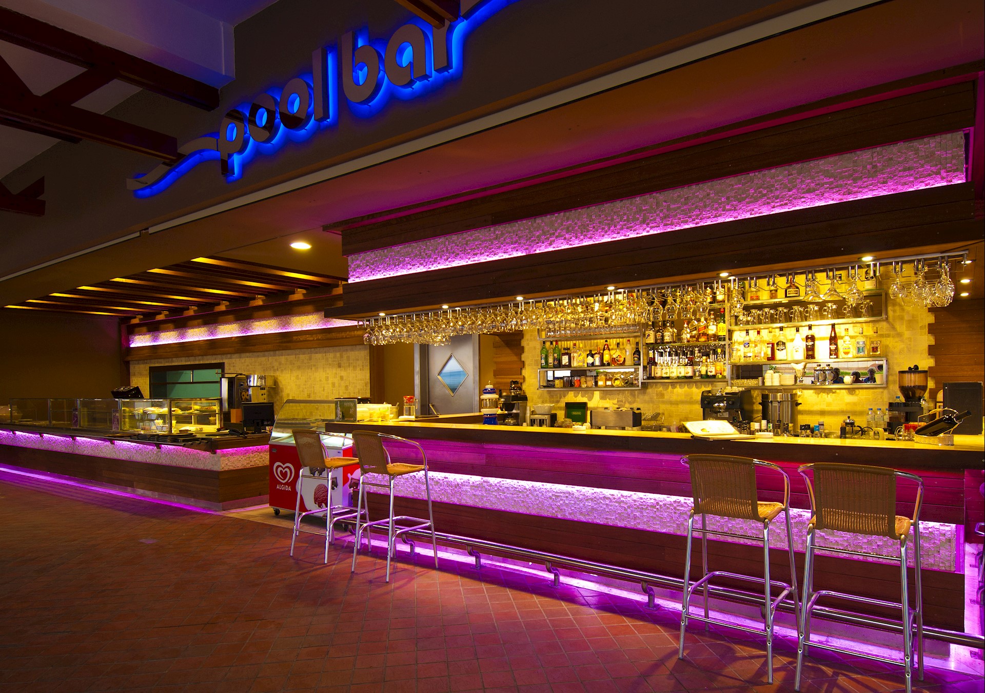 salamis resort pool bar
