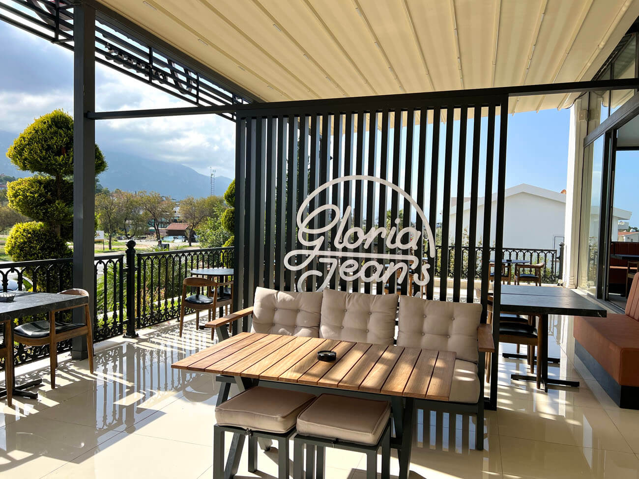3 mc palace gloria cafe kyrenia