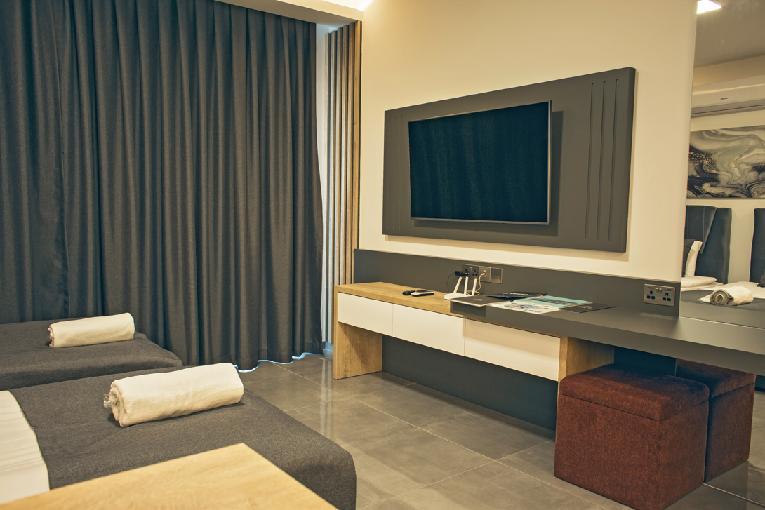 studio twin beds courtyard famagusta