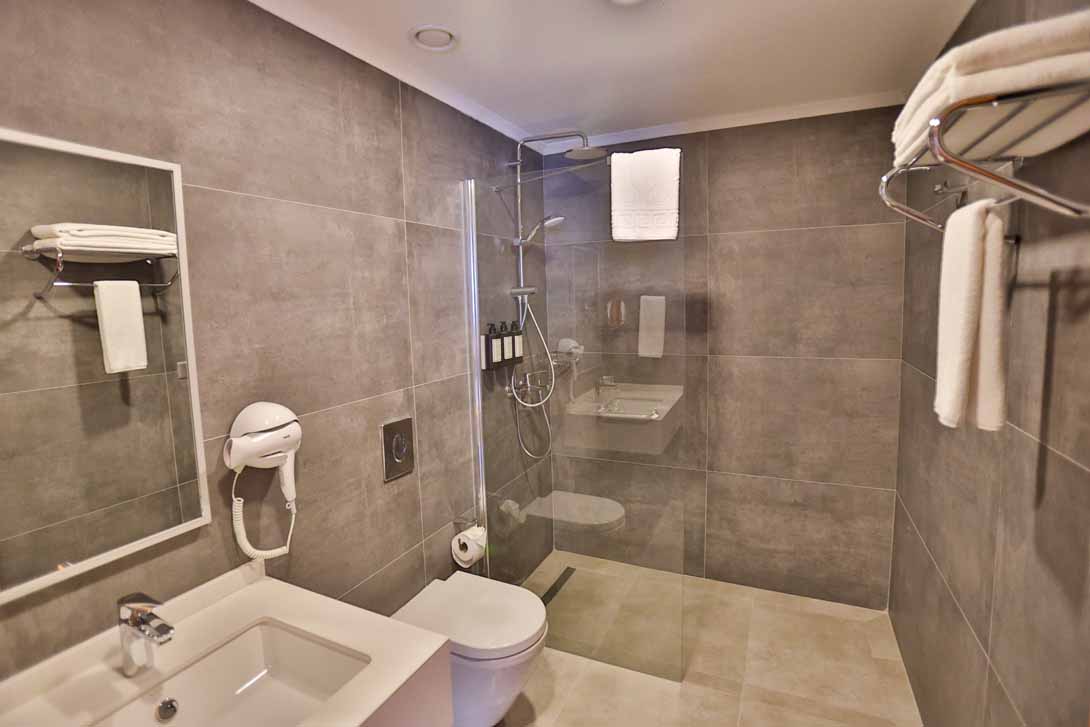 19 caddeminn Bathroom famagusta