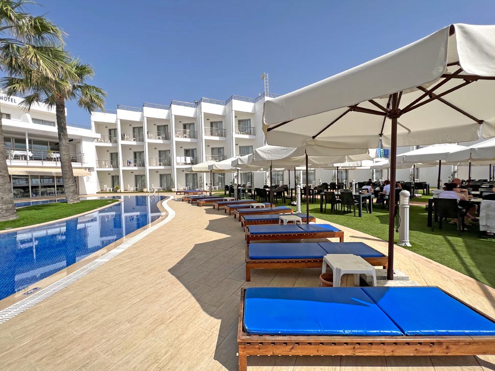 mimoza sunbeds famagusta