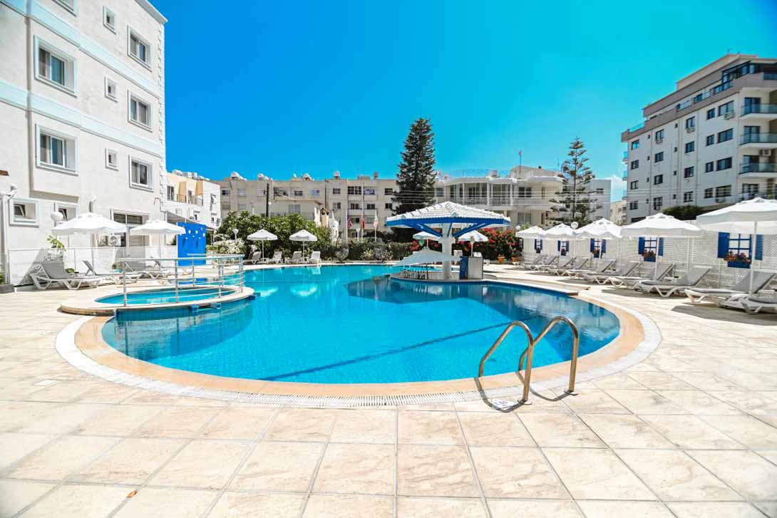 sammys outdoor pool kyrenia