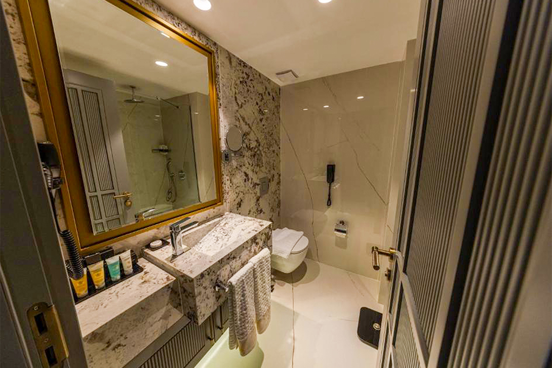 deluxe-bathroom-chamada-girne-hotel-kyrenia