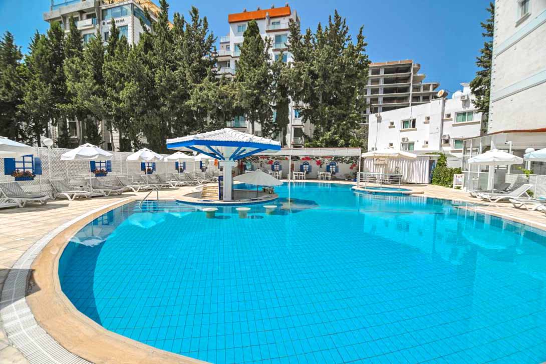 sammys pool view kyrenia