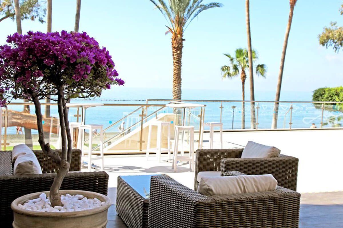 21-Poseidonia Beach Hotel Lounge