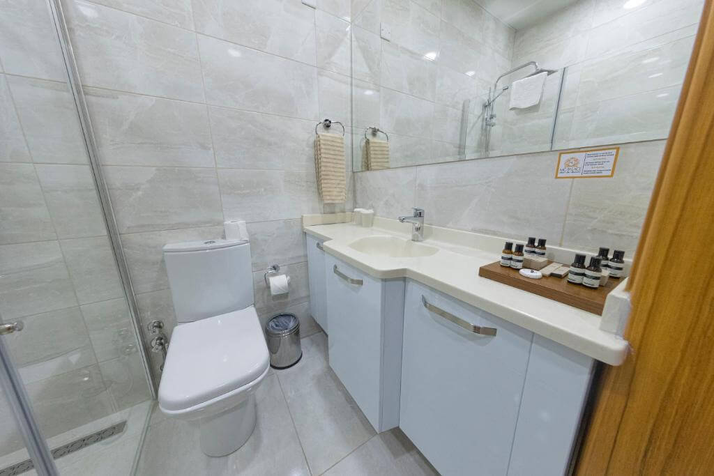 54 mc palace bathroom kyrenia