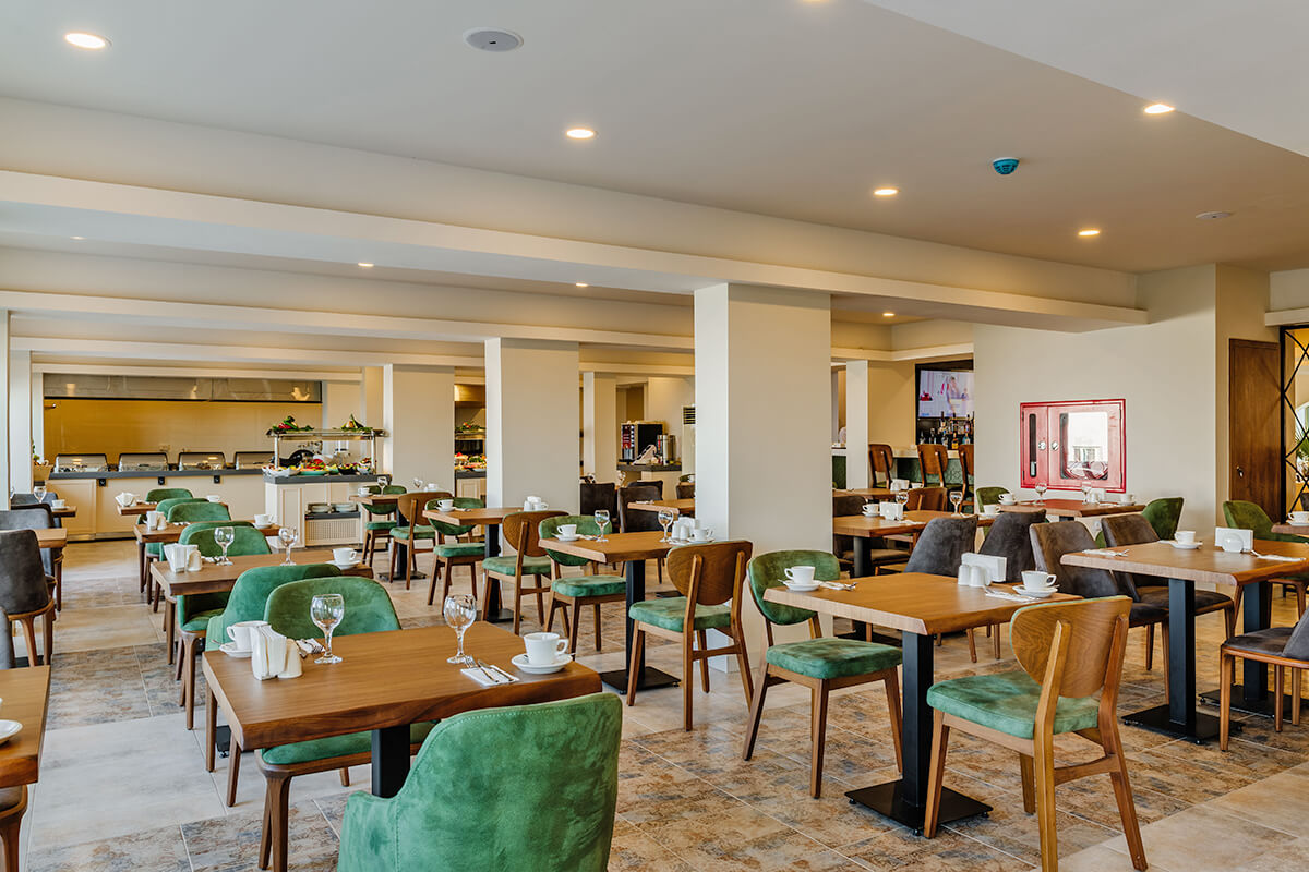 8 olivia palm main restaurant