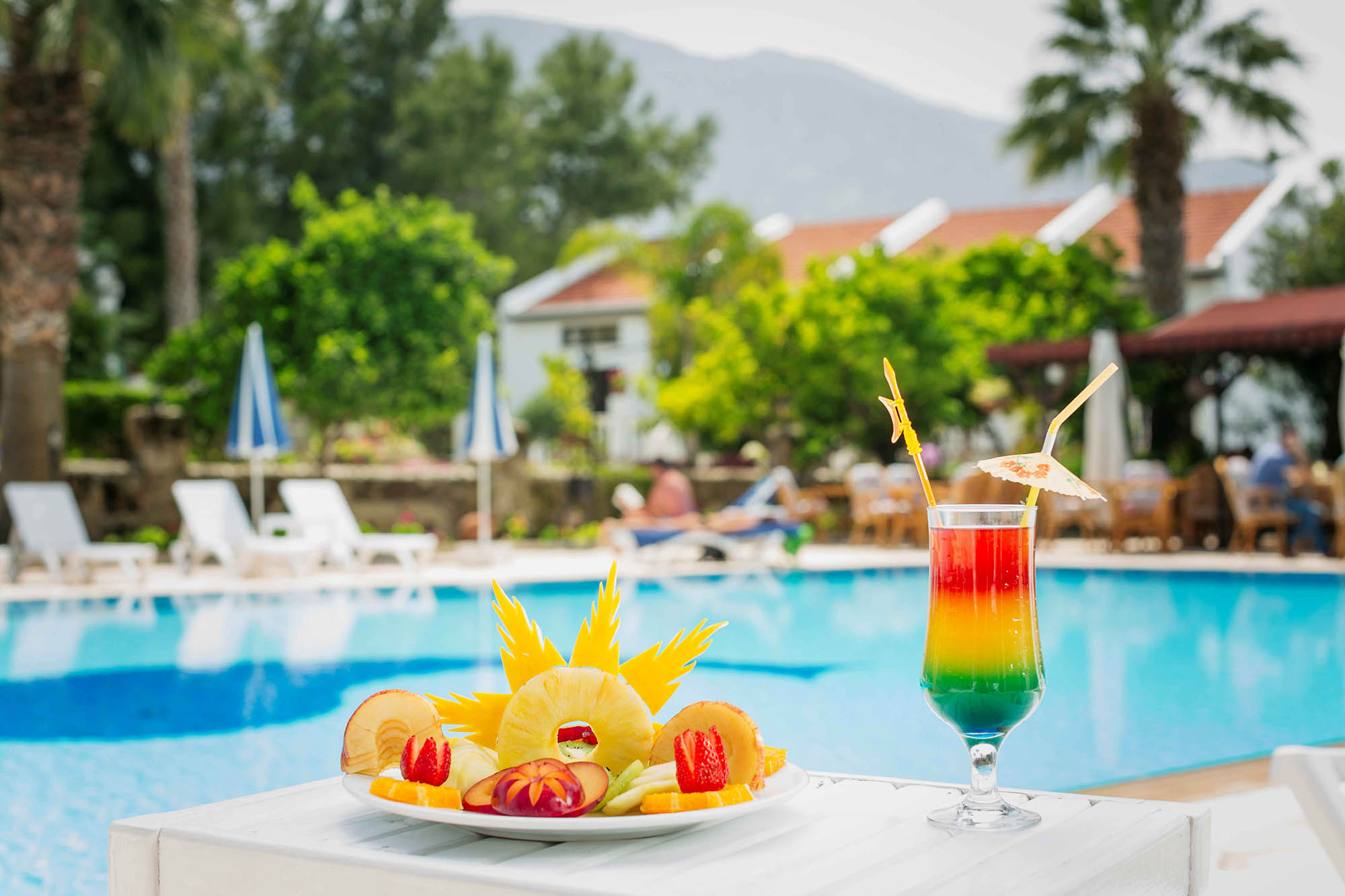 5-almond-holiday-pool-freshments