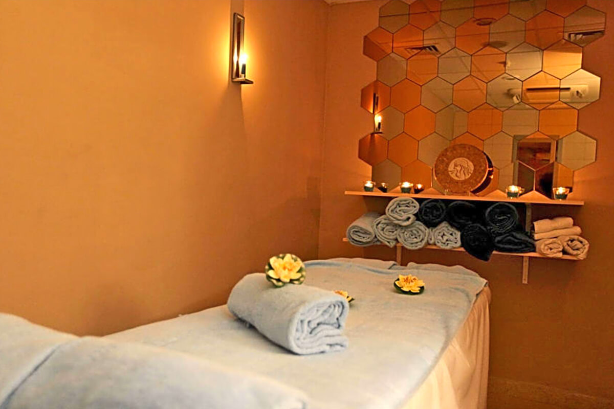 35-Poseidonia Beach Hotel Spa Massage Room
