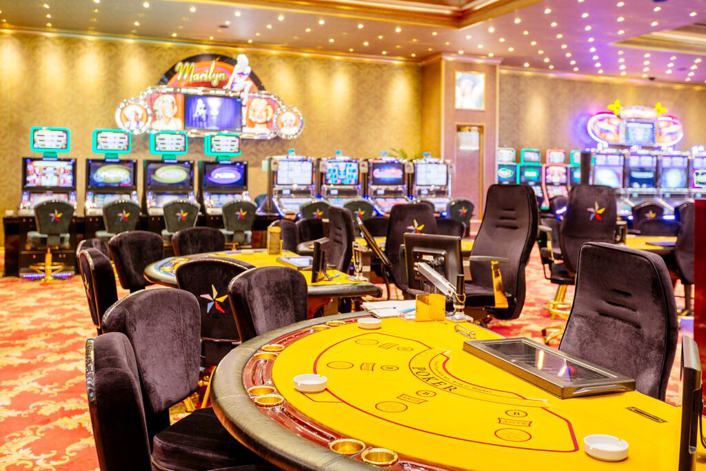 grand pasha hotel poker table