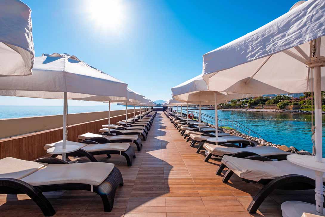 vuni palace sunbeds area kyrenia