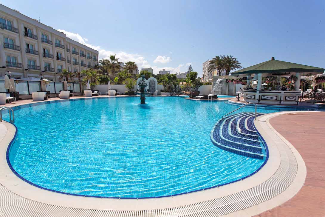 rocks hotel outdoor pool view