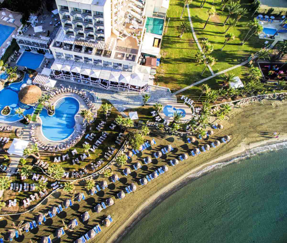 17-golden-bay-pool-sea-view