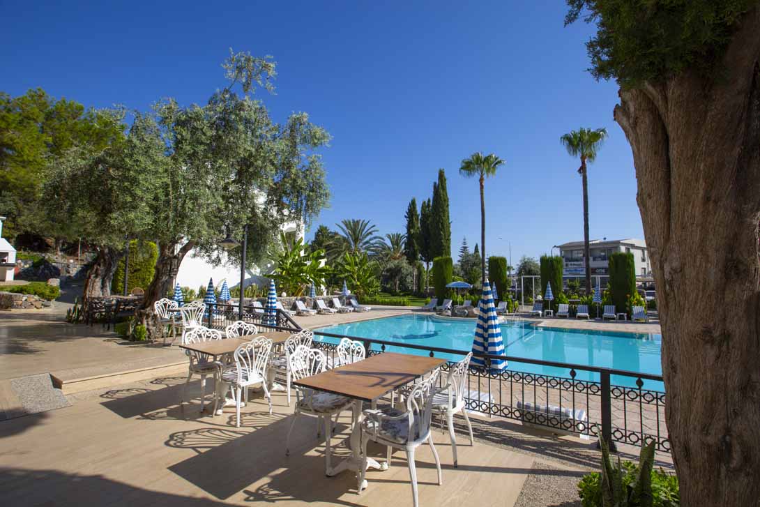 14 altinkaya hotel pool side daining area.jpg