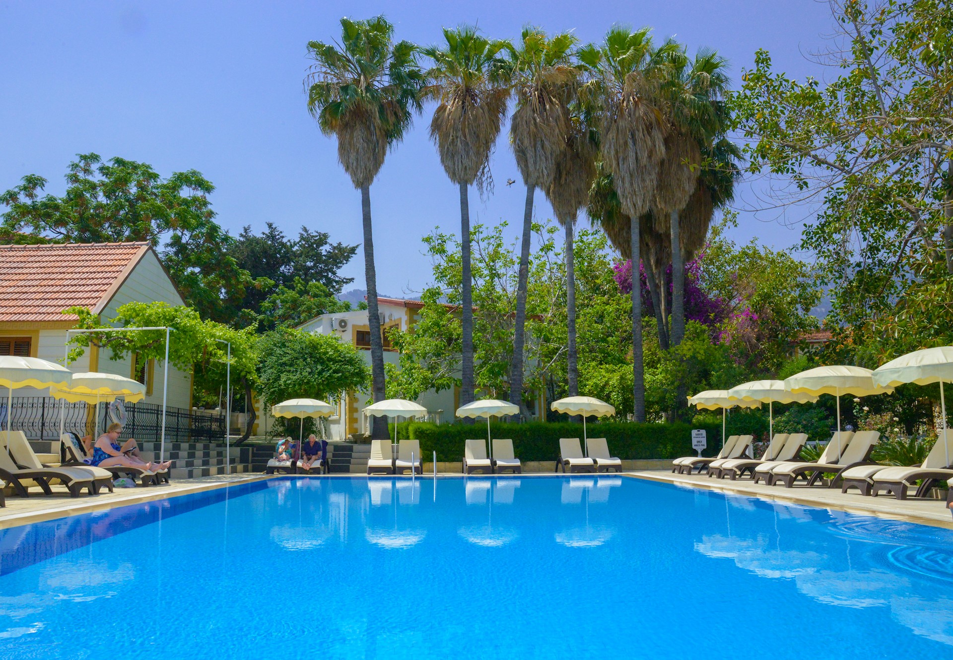 riverside garden hotel swimming pool