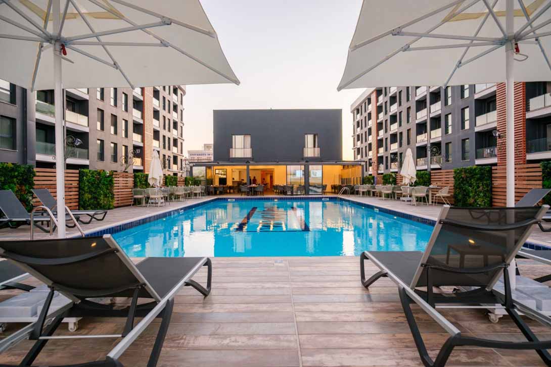 21 caddeminn hotel pool famagusta